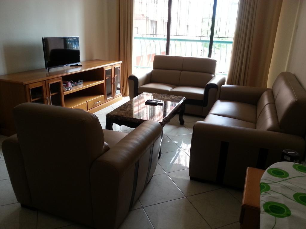 Homestay Marina Court Кота-Кинабалу Экстерьер фото